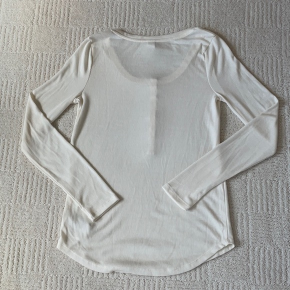 Old Navy Ivory Scoop Neck Tee NWOT - Final Price - Picture 2 of 5